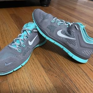 Nike Free TR Fit 4 Running Shoes  Womens Size 9.5